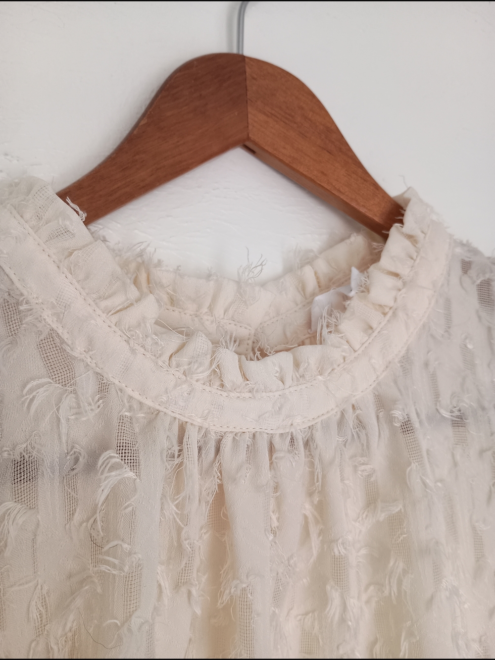 THML Blouse Ivory Textured Sleeveless Ruffle Fringe Button Round Neck M - Picture 8 of 11